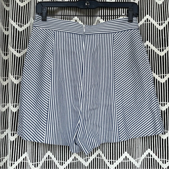 Bcbg high waisted shorts - Picture 2 of 4